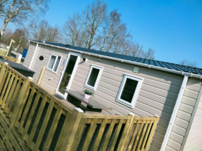 BJ Chalets - De Rug 1 - Vakantiepark Lauwersoog - LUXE chalet met vaatwasser! Vroege incheck!
